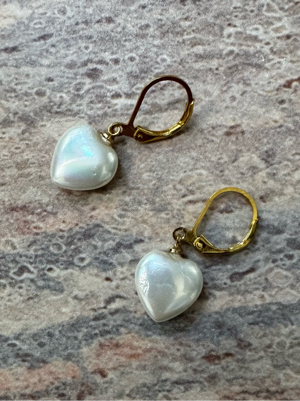 NWOT Tuckernuck Faux Pearl Heart Earrings - Picture 5 of 5